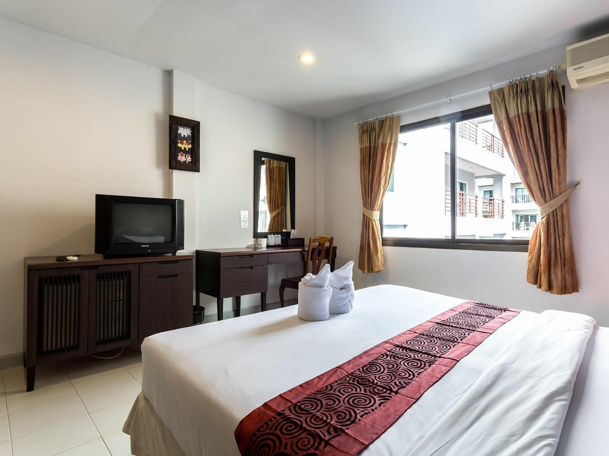 Sino House Patong Hotel Eksteriør billede